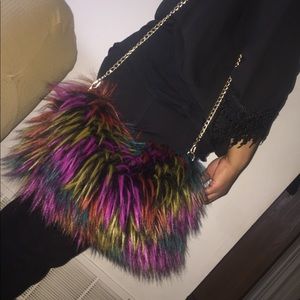 Fur gold chain handbag 👜🧞‍♀️🧚🏼‍♂️